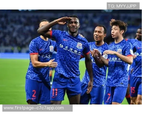 今天上港与申花激战正酣谁将赢得这场上海德比的荣耀与自豪