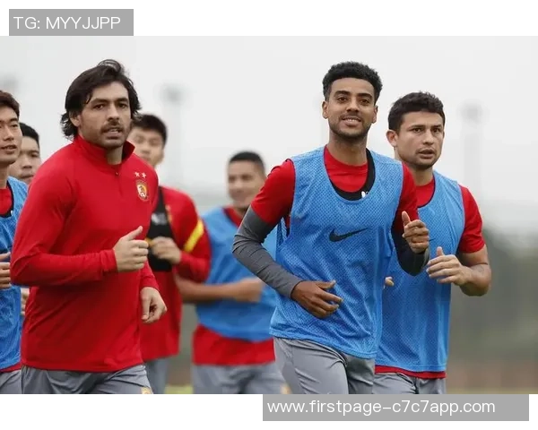 天津泰达与贵州球队激战正酣精彩对决引发球迷热议 天津泰达与贵州球队激战正酣精彩对决引发球迷热议